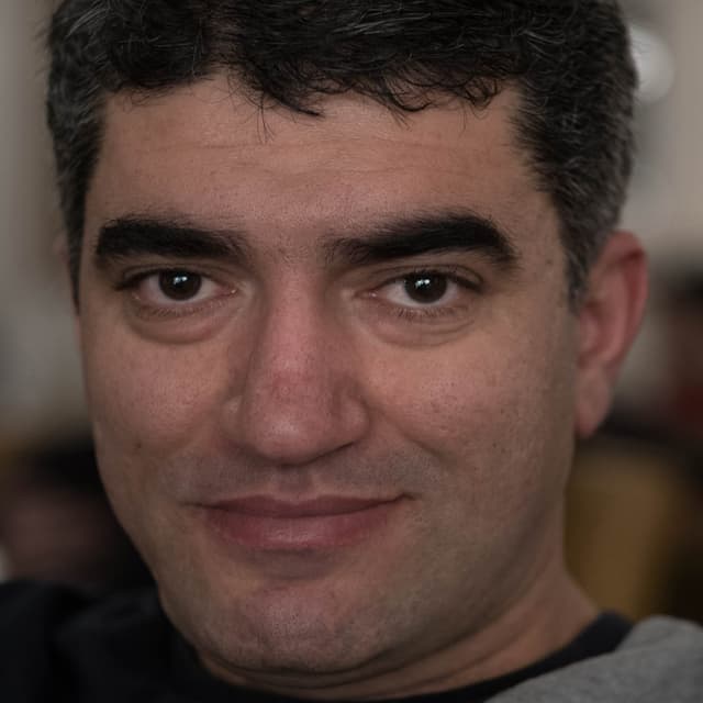 Kareem Abdulrahman about challenges in Translating Kurdish Literature (Kurdish)