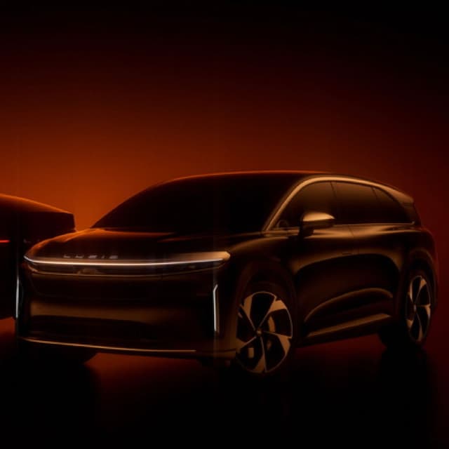 DAILY: Lucid Bets On Small SUV, Trump Defeated Over Charging and Jaguar Confusion | 26 Jan 2026