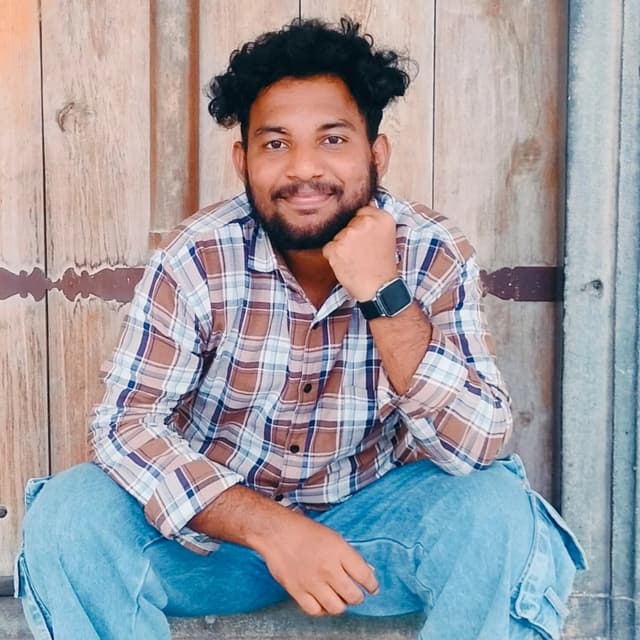 'తోక మండుతోన్న కొండ చిలువతో తెల్ల ఏనుగు ' - లిఖిత్ కుమార్ గోదా