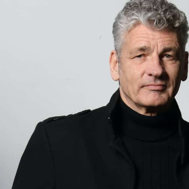Chris Standring Headlines Las Vegas | A Time of Change, “Chocolate Shake” & Boulder Station Show